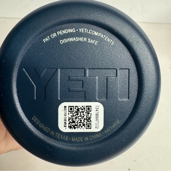 NWT. Yeti RAMBLER 12 OZ COLSTER CAN COOLER. Keep classic brews - Picture 4 of 8